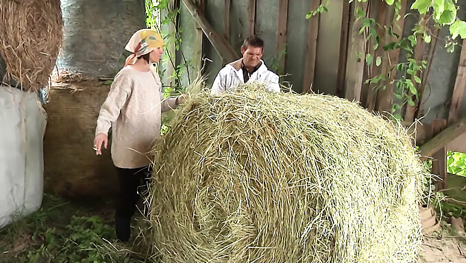 L'aventure sexuelle sauvage d'un fermier allemand et de sa femme dans la grange