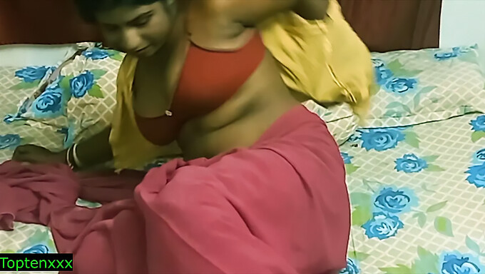 Desi Bhabhi cho một màn blowjob tuyệt vời trong video camera ẩn này!