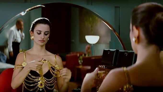 Penelope Cruz en "Broken Embraces" Parte 3 con grandes tetas naturales