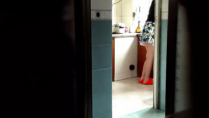 Chinese MILF in the kitchen: A tantalizing start