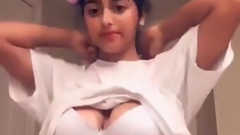 Stunning Latina beauty in a mind-blowing video