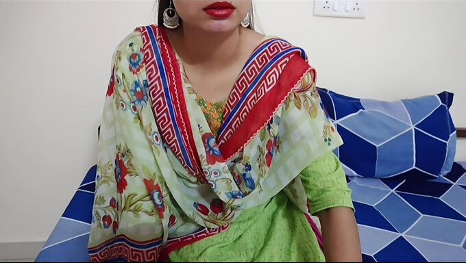 Une belle-mère indienne desi se salit avec son beau-fils dans une vidéo hindi complète